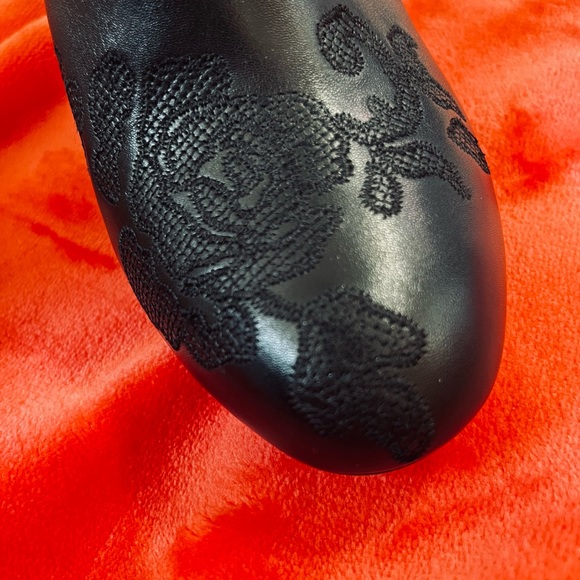 Michael Kors Black Embroidered Leather Claire Booty Size 8 - Picture 5 of 9